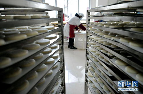 湖北恩施 寒冬土家糍粑香 易遷農(nóng)民致富忙